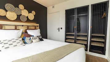 Standaard appartement | Individueel gedecoreerd, individueel gemeubileerd, een bureau