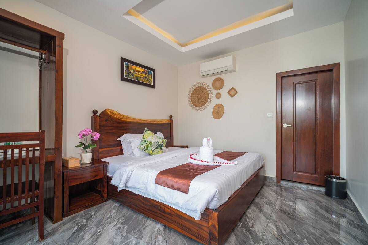 Deluxe Double Room, 1 King Bed, Pool View | In-room safe, desk, free WiFi, individually decorated