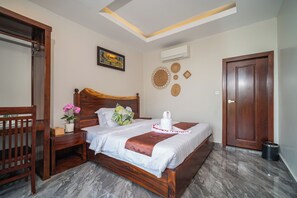 Phòng đôi Deluxe, 1 giường cỡ king, quang cảnh hồ bơi | Két bảo mật tại phòng, trang trí khác biệt 