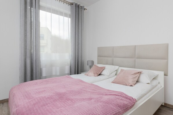 1 bedroom, free WiFi, bed sheets - Gdańsk City Center Modern by Renters (Gdansk)