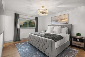 5 bedrooms, iron/ironing board, WiFi, bed sheets - Valley View: Chic Design w/ Pool, Grille, Firepit (Scottsdale)
