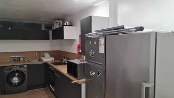 Micro-ondes, four, plaque de cuisson