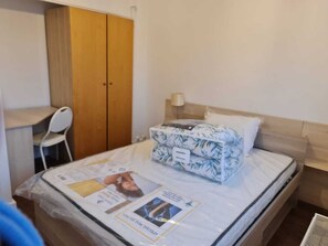 7 bedrooms, iron/ironing board, WiFi, bed sheets - Superbe Maison 8 Pièces Rénovée Sur103,20m2 à 3 min à Pied du Parc du Héron (Villeneuve-d'Ascq)