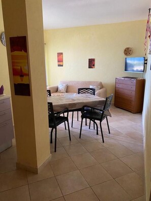 Interior - Violetta House 2 - Air conditioning, Wi-FI, sea view (La Ciaccia)