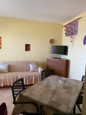 Dining - Violetta House 2 - Air conditioning, Wi-FI, sea view (La Ciaccia)