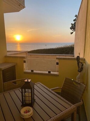 Outdoor dining - Violetta House 2 - Air conditioning, Wi-FI, sea view (La Ciaccia)