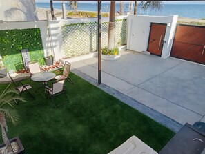 屋外ダイニングエリア