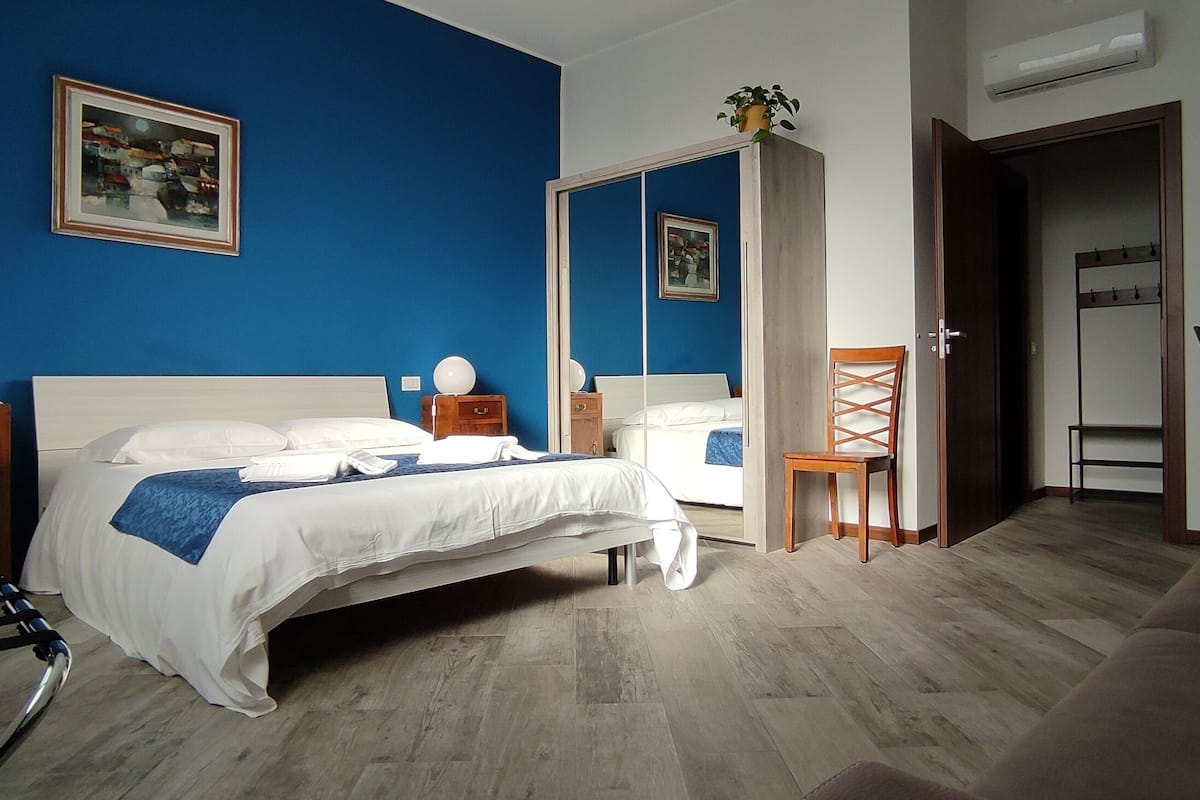 Deluxe Room | 1 bedroom, desk, soundproofing, WiFi (free)