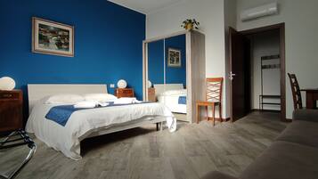 Deluxe Room | 1 bedroom, desk, soundproofing, free WiFi