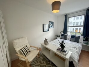 2 quartos, ferros/tábuas de passar roupa, Wi-Fi, roupa de cama