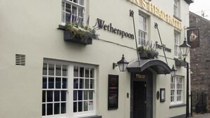 Unclassified image, 2 of 24, button - The Queens Head By JD Wetherspoon (Tavistock)