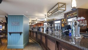 Unclassified image, 5 of 24, button - The Queens Head By JD Wetherspoon (Tavistock)