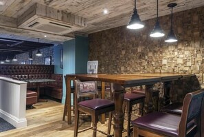 Dining - The Queens Head By JD Wetherspoon (Tavistock)