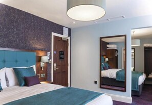 Room - The Queens Head By JD Wetherspoon (Tavistock)