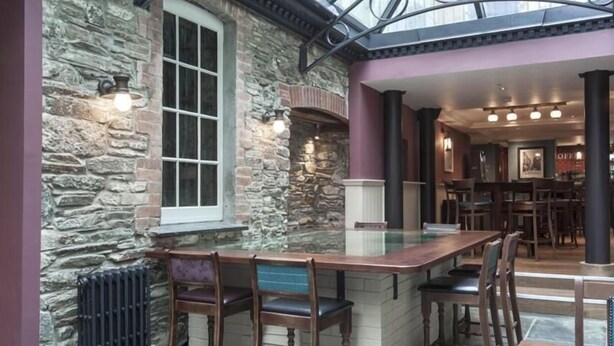 Unclassified image, 1 of 24, button - The Queens Head By JD Wetherspoon (Tavistock)