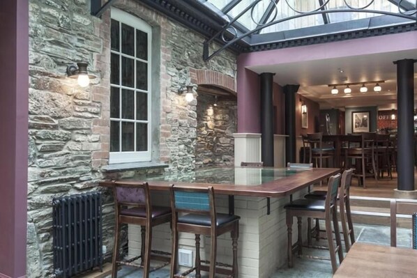 Dining - The Queens Head By JD Wetherspoon (Tavistock)