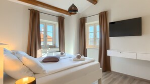 4 bedrooms, iron/ironing board, free WiFi, bed sheets