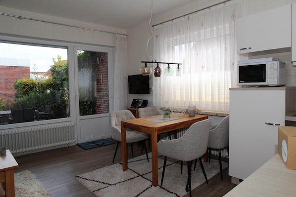 Dining - Kleine Hundefreundliche Ferienwohnung in Norddeich (Norddeich)