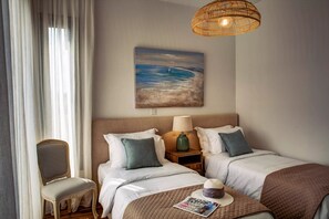 Luxe villa, 3 slaapkamers, privézwembad, uitzicht op zee | 3 slaapkamers, een laptopwerkplek, verduisterende gordijnen