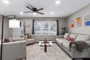 テレビ、書斎 / ワークスペース