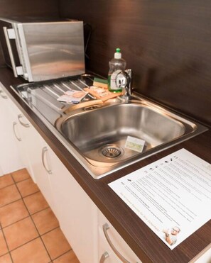 Fridge, microwave, oven, stovetop - Premium Business Apartment (Vienna)