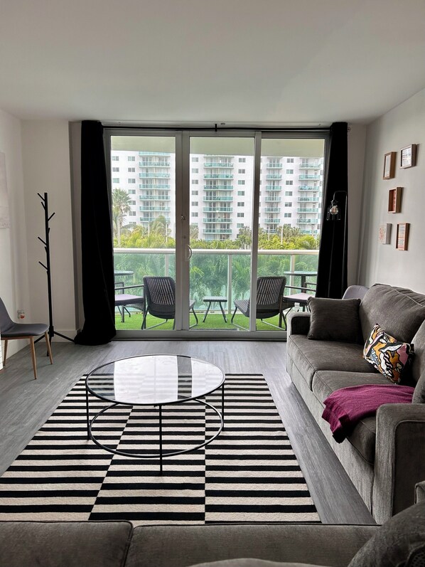 智能电视、乒乓球