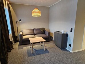 ファミリー 4 人部屋 | 高級寝具、遮光カーテン、防音設備、WiFi (無料)