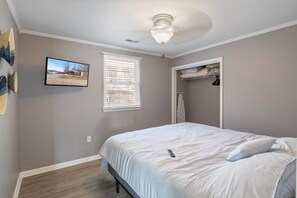 3 chambres, fer et planche à repasser, lit de bébé portatif, Wi-Fi