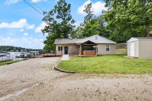 Exterior - Lakefront House Next to Camden On The Lake (Lake Ozark)