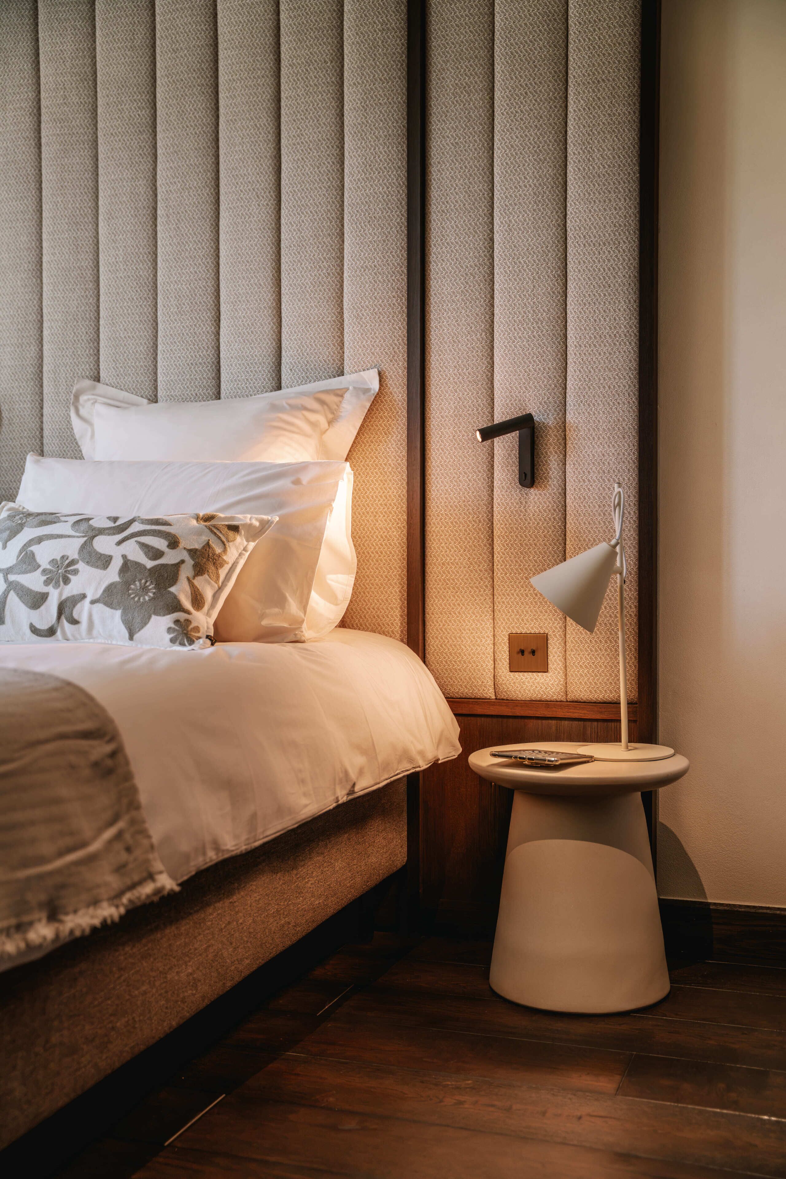 13 chambres, bureau, Wi-Fi gratuit, draps fournis