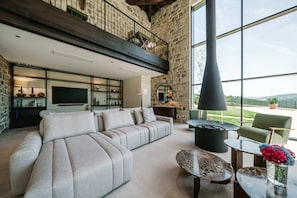 Smart TV, futbolito, tenis de mesa y impresora