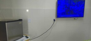 Interior - Kitinete Perto da Praia. 100 Reais Diaria. Internet e Fogão e Cama Casal.tv (Santa Mônica Vila Velha)