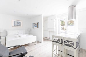 Basic Apartment | 1 bedroom, bed sheets - Sleek & Well-connected Studio Flat Archway! (London)