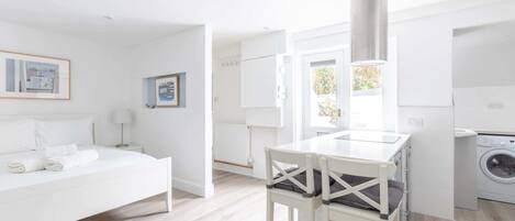 Basic Apartment | 1 bedroom, bed sheets