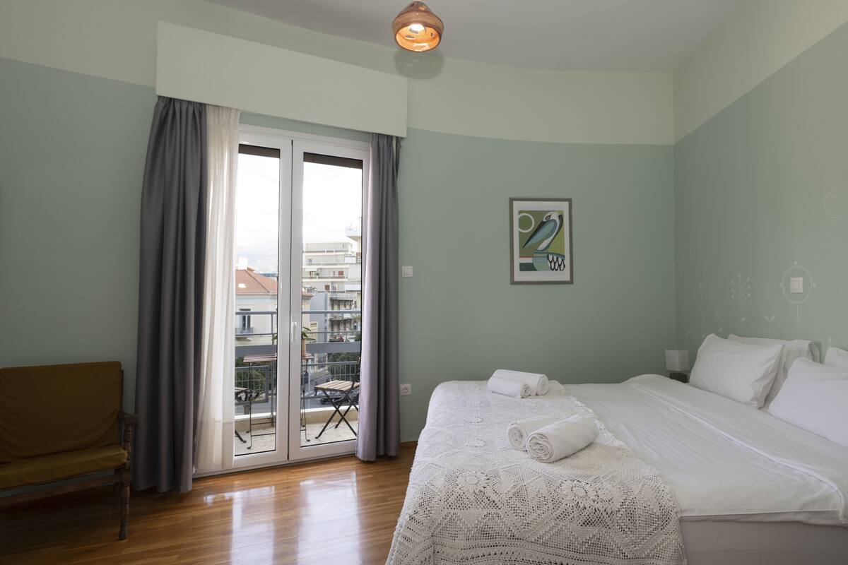 One bedroom apartment - Relaxing Green | เครื่องนอนป้องกันสารก่อภูมิแพ้, เตียงพร้อมฟูกเสริมที่นอน