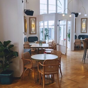 Café da manhã feito na hora todos os dias (EUR 8 por pessoa) 