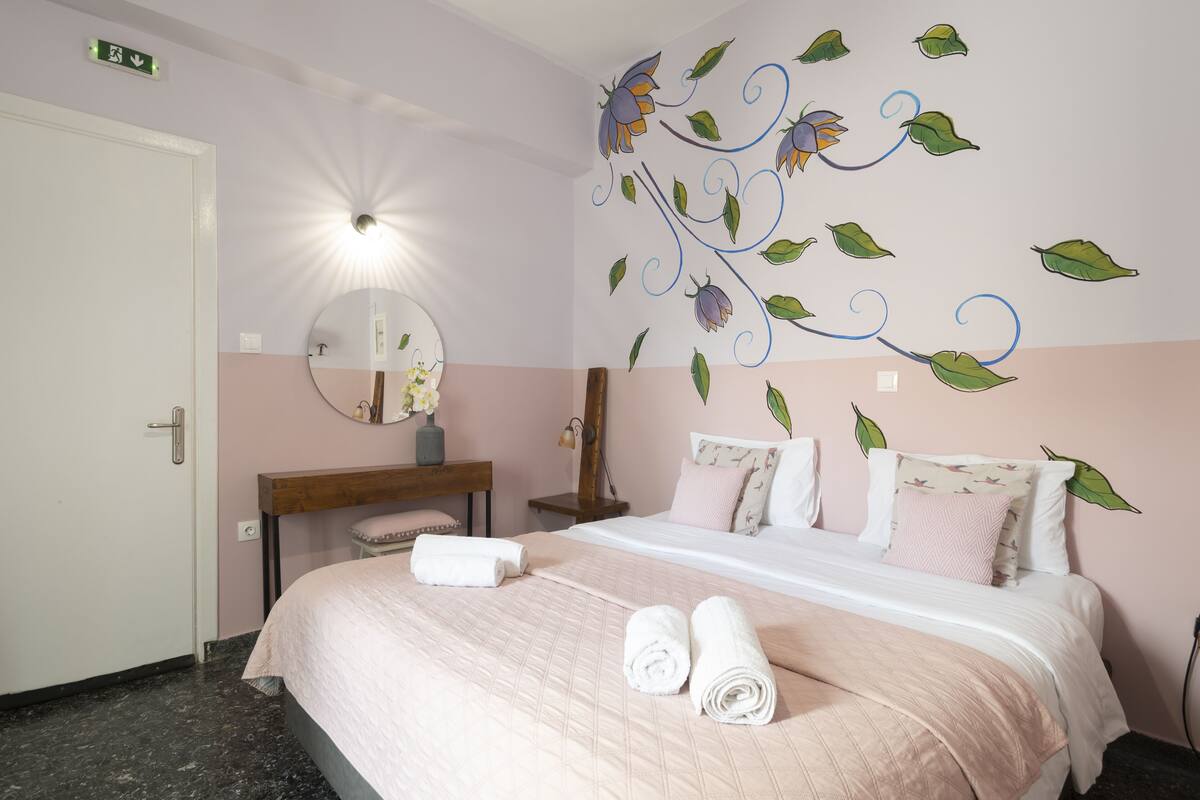 Deluxe double/Twin room - Purple Spring | เครื่องนอนป้องกันสารก่อภูมิแพ้, เตียงพร้อมฟูกเสริมที่นอน