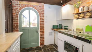 Réfrigérateur, bouilloire électrique, grille-pain