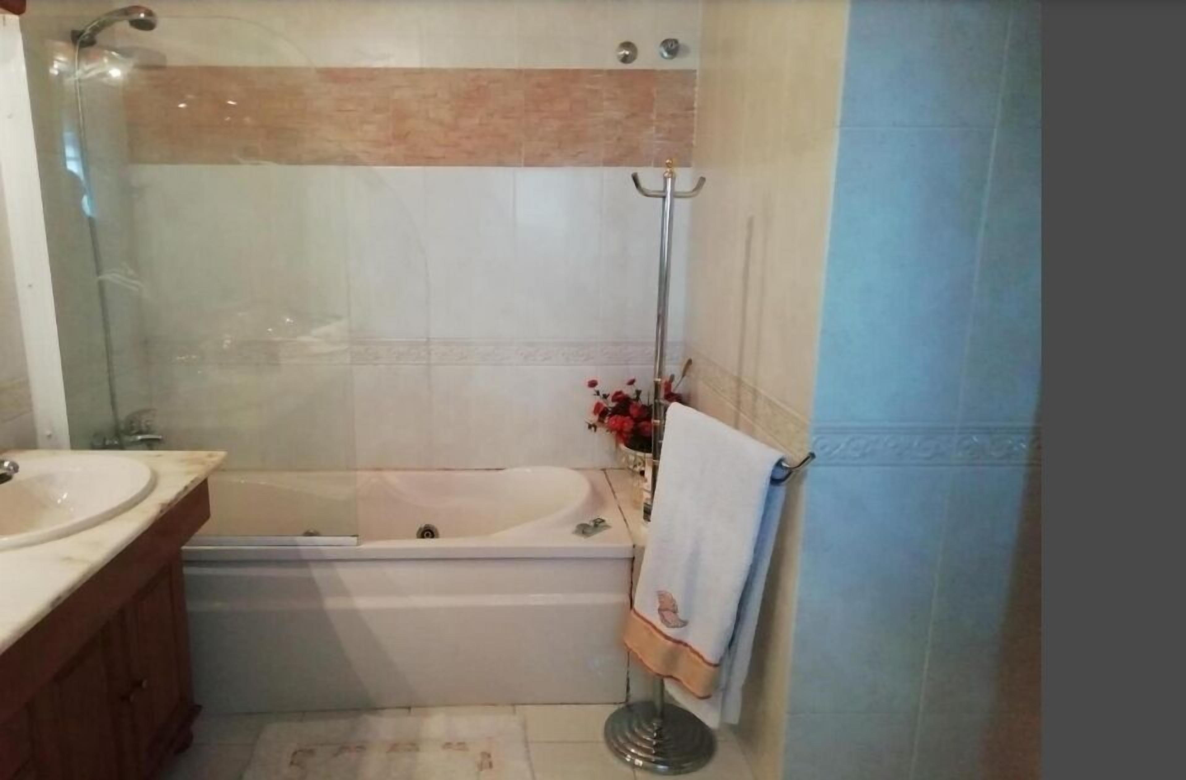 Photo - Global Guest