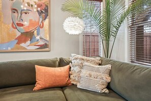 Fernseher, Kamin, Videospiele, Bücher