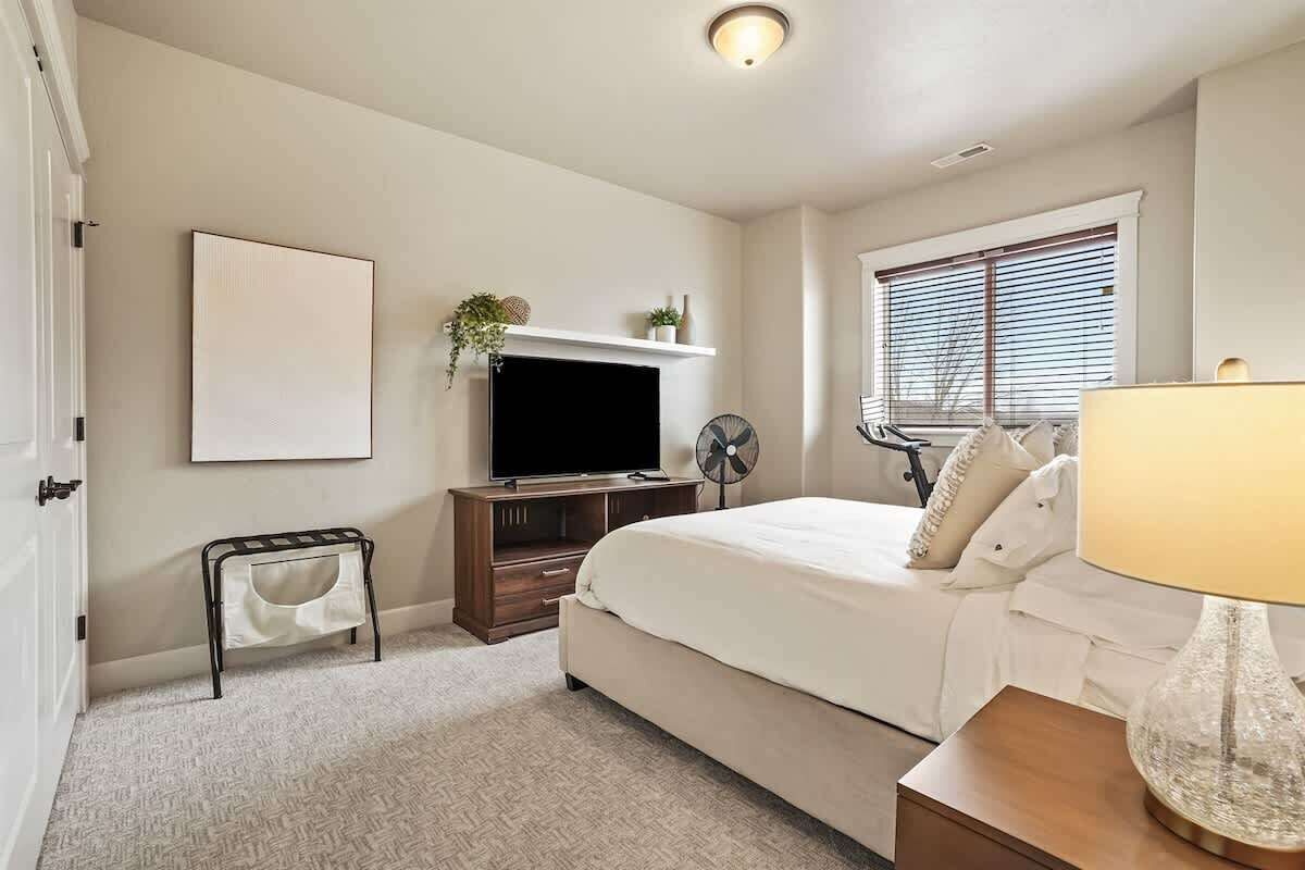 5 bedrooms, iron/ironing board, travel cot, WiFi