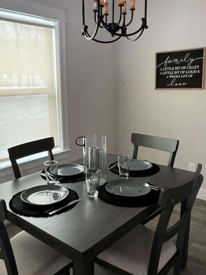 Dining - Little Bit Country Su (Tyler)