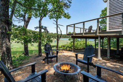 Newly Renovated Waterfront Cottage