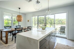 Dining - Newly Renovated Waterfront Cottage (Wellfleet)