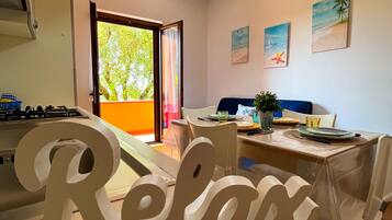 Apartamento familiar | Zona de estar | Una televisión de pantalla plana