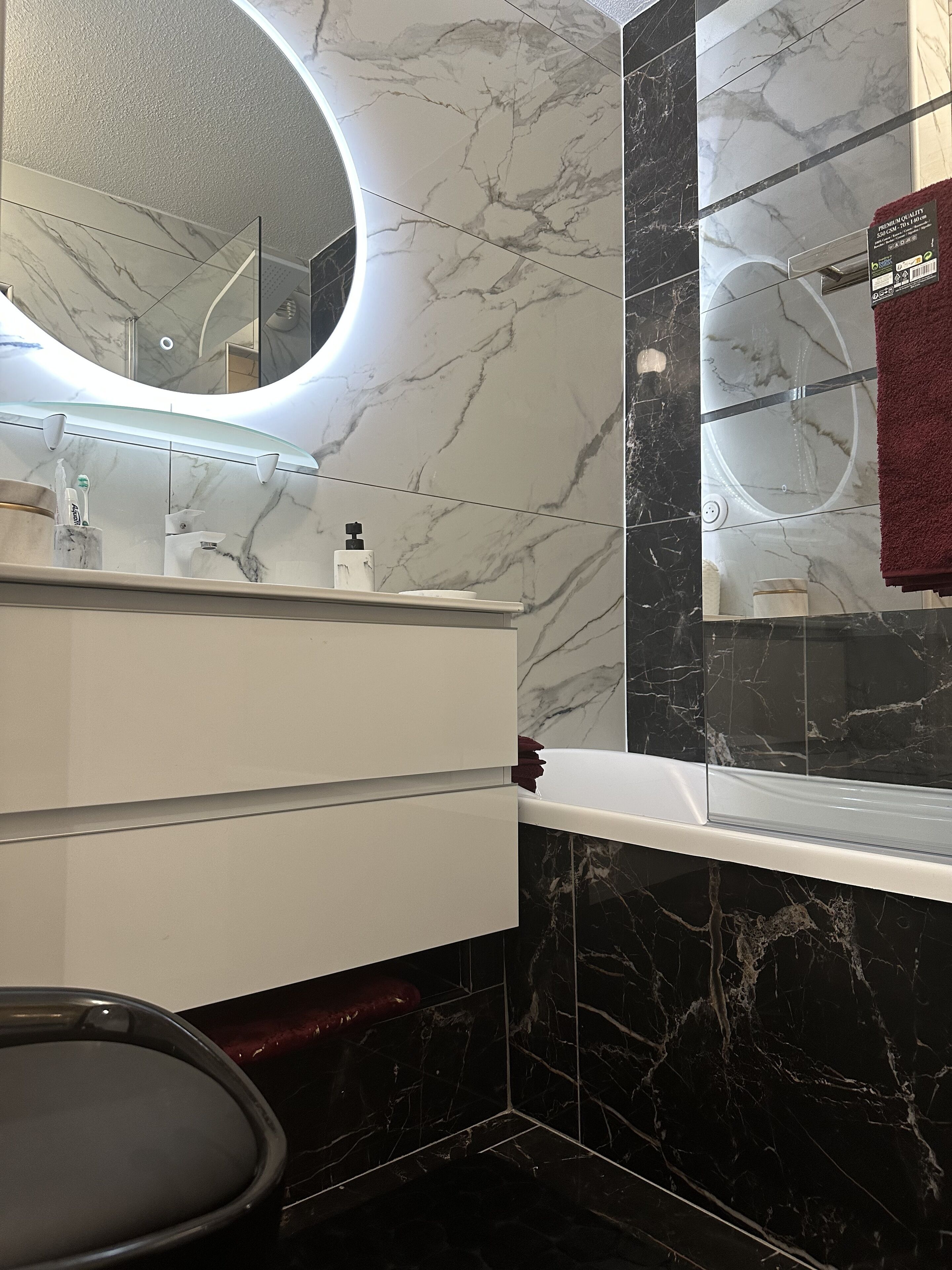 Haartrockner, Handtücher, Toilettenpapier