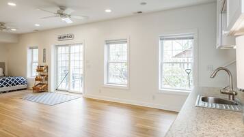 4 bedrooms, free WiFi, bed sheets