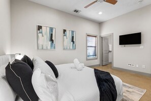 3 bedrooms, desk, iron/ironing board, WiFi