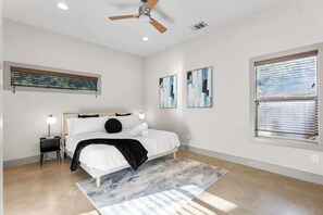 3 slaapkamers, een bureau, een strijkplank/strijkijzer, wifi