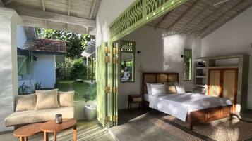 Deluxe-Doppelzimmer, Poolblick | Bettwäsche aus ägyptischer Baumwolle, hochwertige Bettwaren